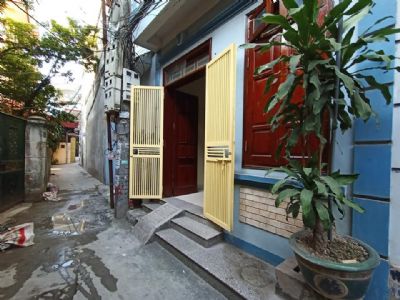 Bán nhà đẹp Hoàng Quốc Việt, ngõ thông rộng, vp công ty, 44mx5T, MT 3.8m, giá 3.5tỷ