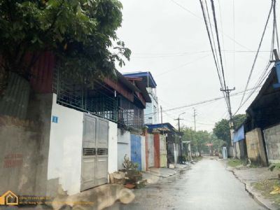 BÁN MẢNH ĐẤT QUÁ ĐẸP TẶNG NGAY CĂN NHÀ CẤP 4 TRÊN ĐẤT , VÀO Ở LUÔN đi qua chợ bờ hồ Tân Lập 200m