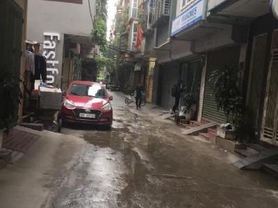 Bán nhà xây mới 5 tầng khu phân lô Trần Quốc Hoàn. - Diện tích 37,5m, mặt tiền 3,6m.