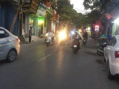 Bán lô đất 3 mặt thoáng tại Trung Hoà, Nhân Chính Diện tích 152m2 Đường oto tránh nhau