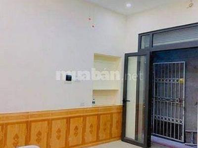 Cho thuê nhà mặt ngõ 52 Phúc Xá, Ba Đình, Hà Nội, Nhà cách đường ôtô 10m diện tích 40 m2x3 tầng