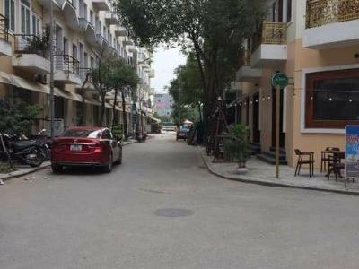 Cần bán gấp nhà liền kề trong khu đô thị Hà đông :Đt 75 m2 5 tầng đã hoàn thiện .Đường rộng phân lô