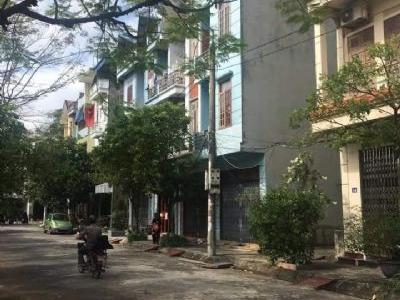 Chính chủ cần bán nhà 3 tầng dân xây 100% khu trầm cá.  Dt: 40m Mặt 4m Hướng: Đông Nam