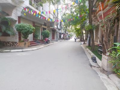 Cho thuê nhà 3,5 tầng ngõ 383 tam trinh 3PN rộng rãi tầng 1 là 33 m2, tầng 2,3 là 40 m2/tầng.