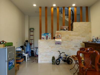 BÁN NHÀ CỦA ĐẠI TÁ QUÂN ĐỘI VỀ HƯU TỔ 38 PHỐ BẮC CẦU NGỌC THỤY LB: DT 36m*3 tầng, MT 5m, giá 1,3 tỷ