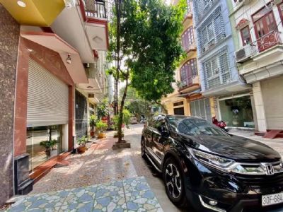 BÁN NHÀ PHÂN LÔ QUẬN ỦY ĐỐNG ĐA,NHÀ TO ĐẸP MỚI,RA KHỎI CỬA LÀ Ô TÔ ĐÓN