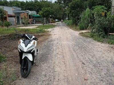 Cần bán nhà đất trường đông. đường 17 nguyễn lương bằng vào 100m. Nhà hiện trạng còn mới vào ở luôn