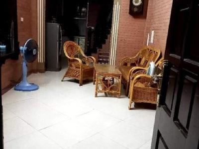 Cho thuê nhà trong ngõ 514 Thuỵ Khuê, Ba Đình. Nhà 30m x 5 tầng, 3 phòng ngủ.