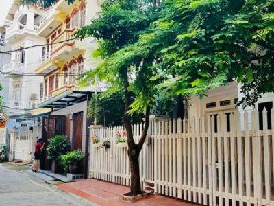 BÁN BIỆT THỰ KIỂU PHÁP- VỈA HÈ- GARA- Ô TÔ TRÁNH- THANG MÁY TẠI QUẬN BA ĐÌNH