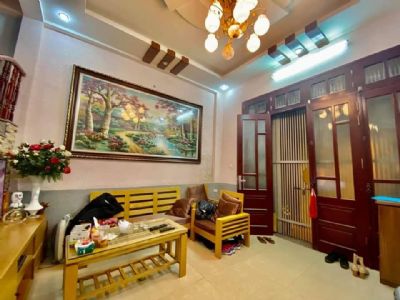 cần bán gấp nhà đẹp ở giáp bát, khu phố sầm uất nhất quận Hoàng Mai.