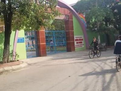 Chính chủ cần bán mảnh đất hai mặt tiền ô tô vào nhà.  Nằm ngay tại trung tâm thị trấn ĐAN PHƯỢNG
