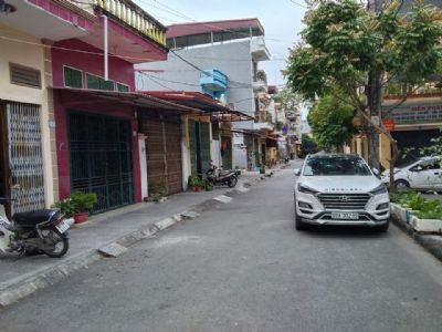 Chủ cần bán căn nhà cấp 4. Khẩu TPBN. S 54m2 Ngõ 2 ô tô tránh nhau thoải mái Giá chỉ hơn tỷ tý ty