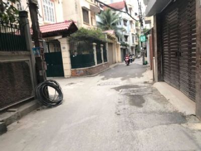 Chính chủ bán nhà Lạc Long Quân - Cầu Giấy, DT: 60m2 x 4 tầng. Giá 8.5 tỷ. Ôtô tránh,Kinh doanh
