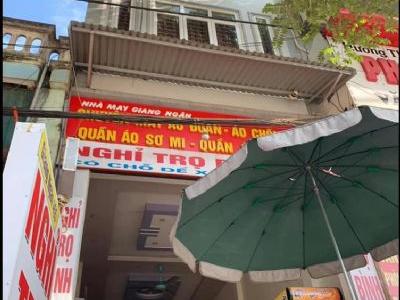 BÁN NHÀ ĐỐI DIỆN CỔNG CHÍNH TRƯỜNG CAO ĐẲNG SƠN LA, Hiện đang làm quán nước + nhà nghỉ. BÌA ĐỎ CC