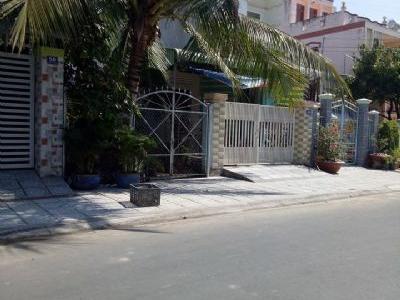 Cần bán gấp nền nhà ngang 4m dài 25m. Ở KDC sau lưng hồ bơi khu liên hợp Phường Mỹ Phú Đồng Tháp