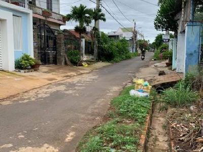 CẦN BÁN 8 PHÒNG TRỌ HẺM 120 Y WANG.TP BUÔN MA THUỘT. DT: 5,27 X 20,48 m.( Thực tế rộng hơn).
