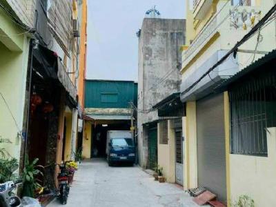 Nhà 2 tầng 60m2, 3 phòng ngủ, xe ô tô ra vào nhà. 1.2x tỷ. cách mặt phố Lê Viết Quang khoảng 30m