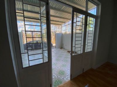 Cần bán gấp Nhà mới xây chưa ở tại thôn 1, xã Đăk Cấm. ngang 6.5m (nở hậu 8.6m) x dài 21.1m