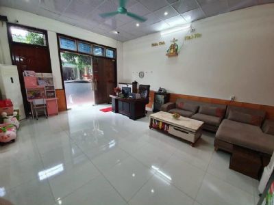 Nhà Cấp 4 đổ mái bằng kiên cố lên tầng thoải mái  Phố Lê Văn Hưu Dt 100m2 = 5x20