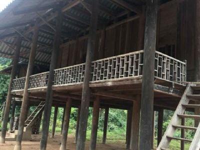 Nhà sàn nghiến 5 gian chính 1 bếp a chi cần lh 0867805558