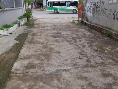 Gia đình chuyển nơi ở cần bán nhà đất tại tổ 1, p. Chiềng Sinh Tổng diện tích nhà và đất là 450m2.