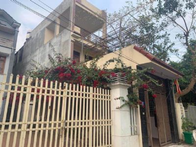 Bán Nhà 3 tầng gần đường Tân Quang, gần ngã 3 Bắc Nam Diện tích 94,4m2 mặt tiền 4m Có sân để ô tô