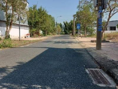 Cần bán cập nền chuẩn mực đẹp , kề góc đường 30/4 huyện tam nông vĩa hè trống đẹp không vướng