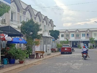 Bán nhà mặt tiền Chợ Mới Trà Vinh chợ phường 4. Lộ giới 21m. Khu vực dân cư đông đúc