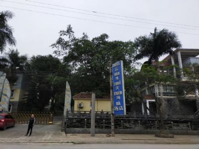 Gia đình có nhu Cầu bán mảnh đất đất thổ cư 100% trước cửa ks trung quốc.rộng 8m sâu 30 Hà Giang