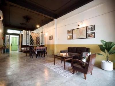 nhà bán nằm ngay Hoàng Sa, Phường 5, Tân Bình. Vỉa hè rộng rãi