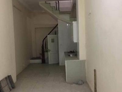 Nhà mới ở ngay Trung Tâm Quận HBT 3,8 tỷ 36m2, 4 tầng Mỗi tầng 1 phòng + WC Nhà mặt ngõ rộng