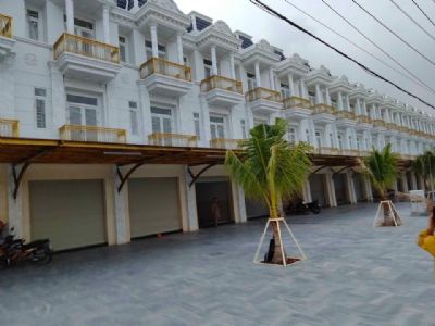 Bán gấp căn nhà 1 trệt 2 lầu. Diện tích 87m2 . Ngay cổng KCN tân đông hiệp. Dĩ an bình dương