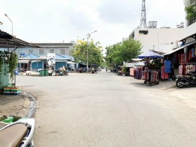 Cần bán nhà ngay chợ phú thuận quận 7