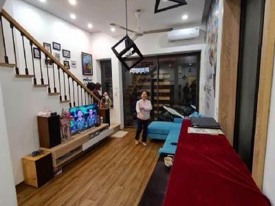 Nhà mặt ngõ trung tâm Đống Đa. Ô tô 4 chỗ đi qua nhà. Mua nhà chủ tặng nội thất. Ưng là vào việc