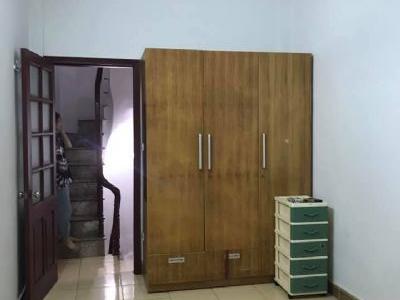 Cho thuê phòng đối diện K35 gần hồ Đền Lừ phố Tân Mai Hoàng Mai. Nhà ở sạch sẽ có ban công