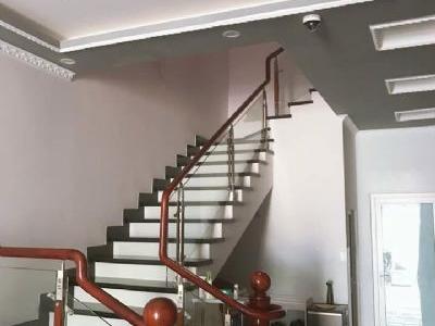 Cho Thuê Nhà Trệt Lầu Mới CÁCH BỜ HỒ HUỲNH CƯƠNG 20M Diện tích Ngang 4m Dài 26m