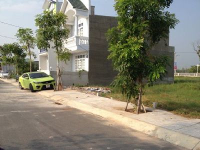 Cần bán đất gần ngã tư tân phong Biên Hoà Đồng Nai. Diện tích 100m2 (5 x 20 ) Giá  880tr nền.