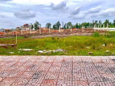 CẦN BÁN GẤP LÔ ĐẤT MẶT TIỀN LIỀN KỀ TRƯỜNG HỌC , CƠ HỘI ĐẦU TƯ LỢI NHUẬN CAO.MẶT TIỀN ĐƯỜNG 12M.