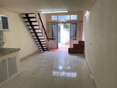 bán nhanh căn nhà 2 tầng ở Tổ 5 Thạch Bàn. Nhà xây còn mới, nhà đầy đủ tiện ích, rộng dãi thoải mái