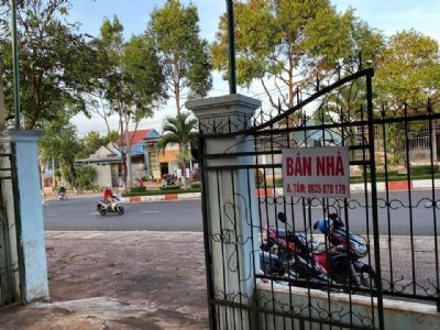 Bán nhà trung tâm thị trấn Chư Prông, huyện Chư Prông, Gia Lai Nhà 2 tầng, số 04 Trần Phú sát Viện