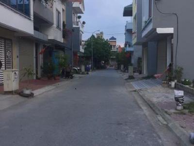 Bán lô đất 2 mặt tiền gần thế giới sữa đường Hoàng Văn Thụ TP Hòa Bình MT 7m, tổng DT 103m2