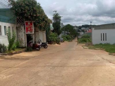 Bán lô đất đối diện 27/3 Nguyễn Thiếp, phường Diên Hồng Diện tích 10x36 có 120m thổ cư.