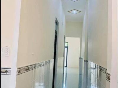 Bán nhà hẻm 152 Lạc Long Quân Dt:5x35m đất ở đô thị Hẻm rộng 6m Nhà gồm sân ô tô.pk.bếp gỗ 3pn 2wc