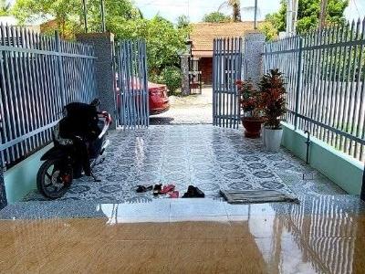 Nhà Mới hoàn thiện Thị Xã Hòa Thành.Hướng Đông. Kế bên là Chợ.Trường Học.Bách Hóa Xanh. Đường 10m