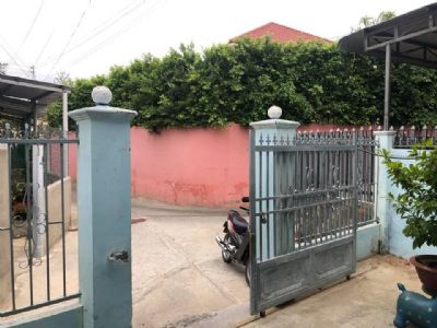 Cho thuê Nhà trung tâm phan rang Diện tích sổ là 91,3m2. thực tế hơn 100m2 nhà 3 phòng ngủ, 1 vs