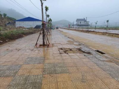 Bán đất nền nằm trong trung tâm huyện Vân Hồ tuyến đường 31 m hiện tại con 2 lô một lô 10 m * 20 m