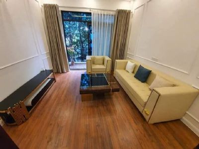 GẦN Ô TÔ NGÕ VÀO NHÀ BA GÁC SÂN CHUNG RỘNG HỘ KHẨU HAI BÀ Nhà đẹp lung linh, chắc chắn