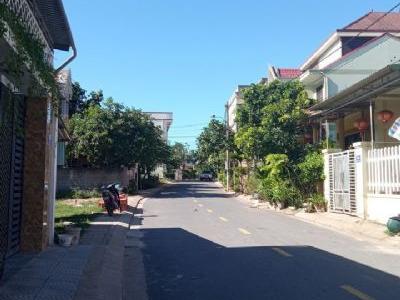 Bán đất MT Nguyễn Đức Thuận TPTT Đông Hà DT 6*19 Đường 8m vĩa hè 4m Hướng ĐB