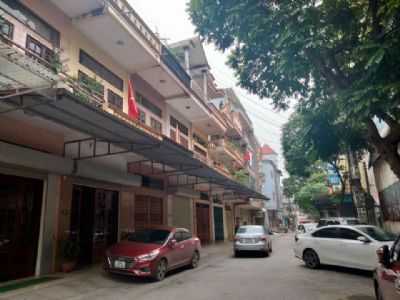 Bán nhà 2 tầng lô 2 đường Hoàng Văn Thụ ngay gần tòa FCC. Giá 2.6 tỷ. Lh 0354875282 hoặc 0362131303