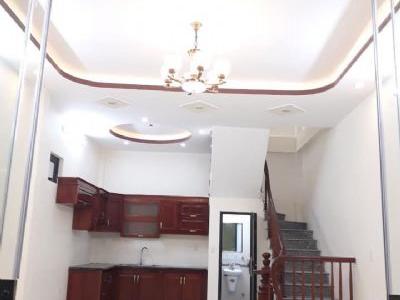 Chính chủ gửi bán 2 căn nhà 3 tầng đang hoàn thiện trung tâm phường Kỳ Bá Hướng đông nam